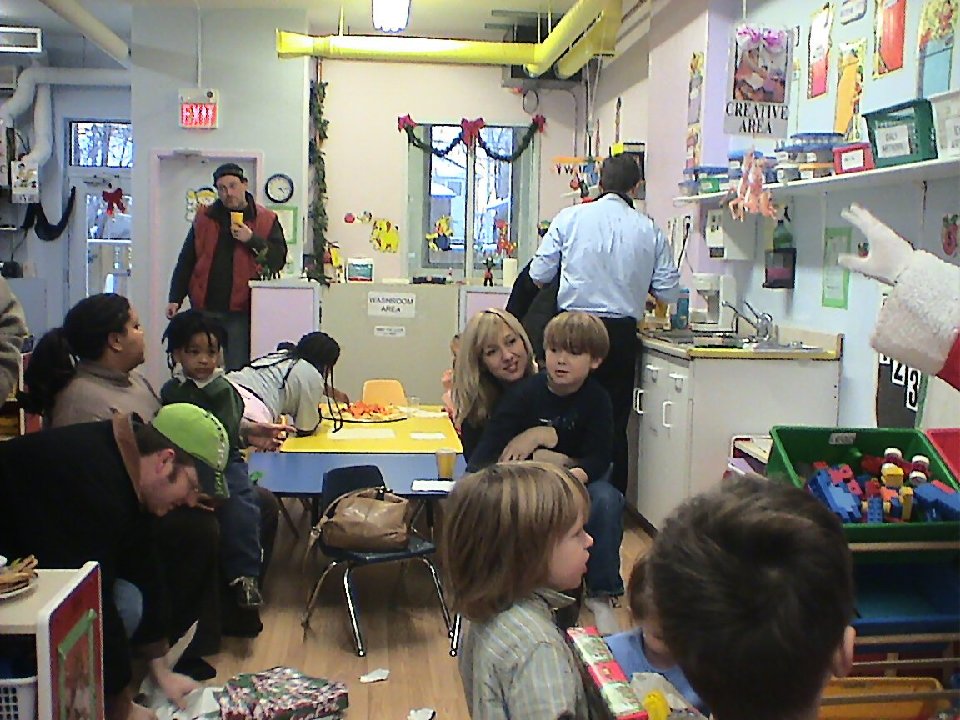 2005-12-16 - CHRISTMAS PARTY AT LILY'S HOUSE 014